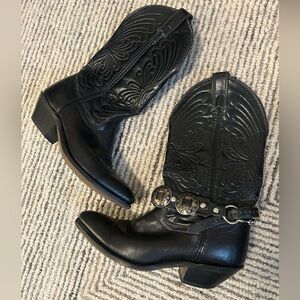 Laredo Black Leather Western Boots with buckle chain Size 6 M